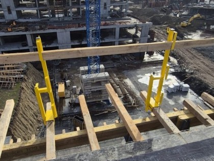 Yüksek Katlı Projelerde Güvenli Dikme Kullanımının Önemi