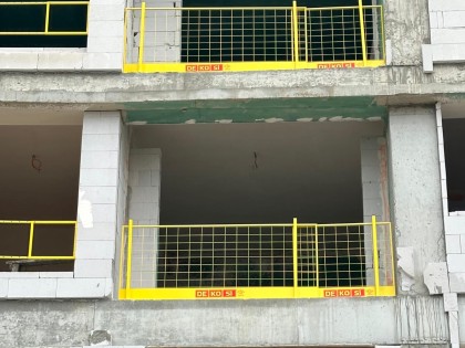 Kat Kenarlarında Güvenlik Bariyerleri Kullanmanın Önemi